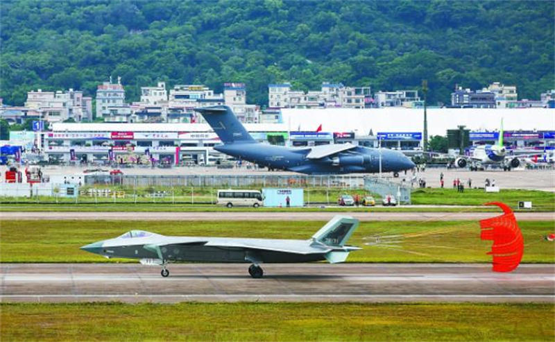 歼-20首次静态展示，C919签300架