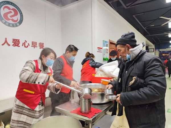  全国第61个学雷锋纪念日  爱心企业助