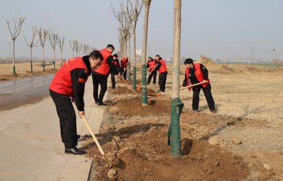 义务植树践行“绿水青山就是金山银山” 理