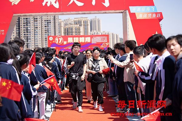 春风桃李始盛开 繁花织锦向未来